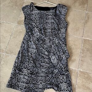 Roulette Black and White Snake-Print Cap Sleeve Dress.Sz 10